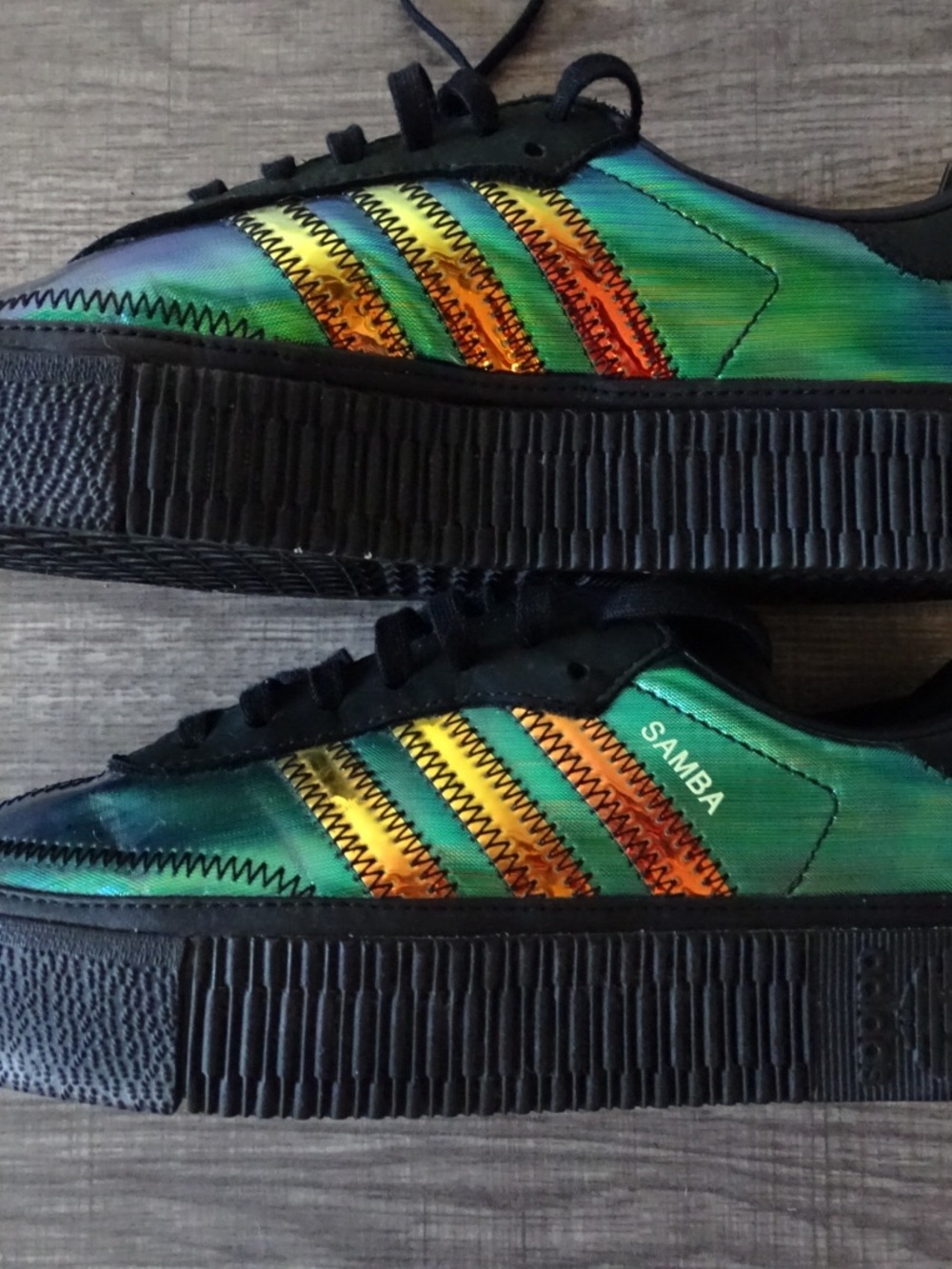 Adidas samba women’s size 6/5 Iridescent Green Low-Top Sneakers - Picture 2 of 14